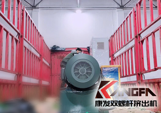 發(fā)貨速遞|公司新一批雙螺桿擠出機設備細心打包、裝車進行發(fā)貨 