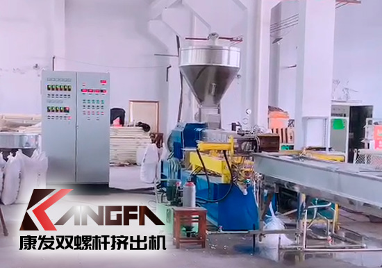 熔噴料雙螺桿擠出造粒機(jī)組設(shè)備視頻，日產(chǎn)量可達(dá)800萬只口罩用原料，熔脂可達(dá)1400-1600