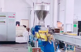 熔噴料雙螺桿擠出造粒機(jī)組設(shè)備視頻，日產(chǎn)量可達(dá)800萬(wàn)只口罩用原料，熔脂可達(dá)1400-1600